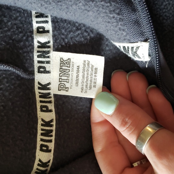 VS PINK Logo High-Low Cropped Fuzzy Sherpa Lined Zip-Up Mock Neck Jacket - Picture 3 of 13